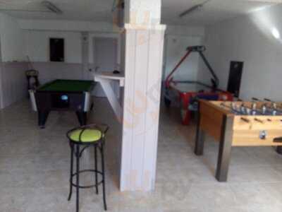 La Piscina Bar & Restaurant