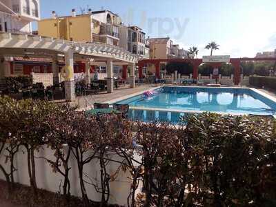 La Piscina Bar & Restaurant