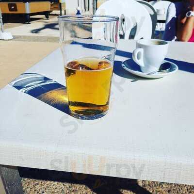 La Piscina Bar & Restaurant