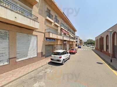 La Piscina Bar & Restaurant