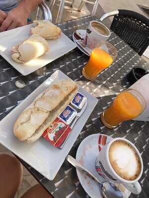 La Nube Café Bar - Photo 7