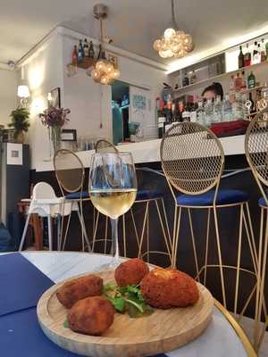 La Vecina Restaurant