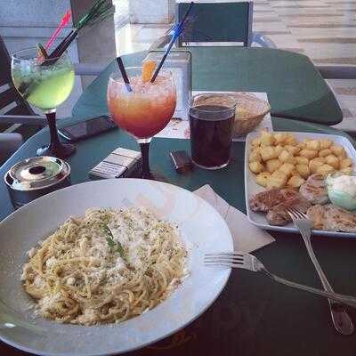 Agora Bar & Restaurant