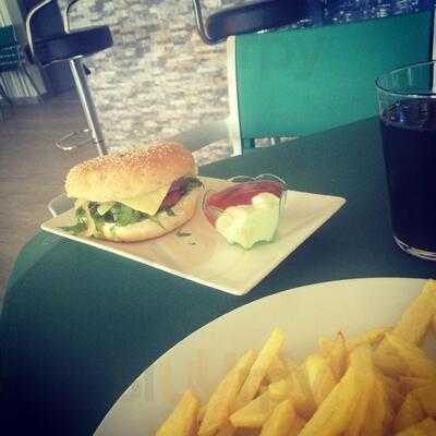 Agora Bar & Restaurant