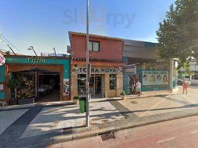 Montys Tandoori House