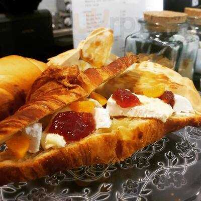 Terracotta Ceramics, Coffee & Bar