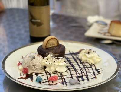 Janis Cafe Gourmet Bar