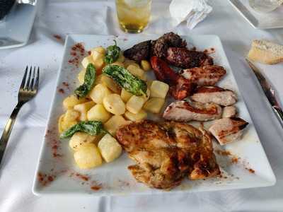 Grifos Beer House & Garden