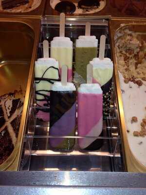 Heladeria Miraflores - Photo 8