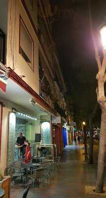 Breeze Wine & Cocktail Bar