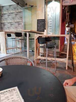 Breeze Wine & Cocktail Bar