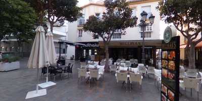 Mulligans Irish Tavern