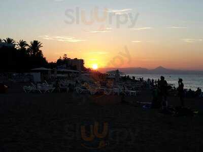 Tona Chiringuito Beach Bar & Restaurant