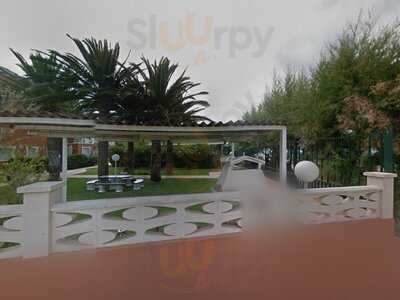 Tona Chiringuito Beach Bar & Restaurant