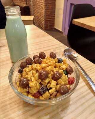 Cereal Hunters Café