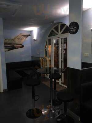 Alibi Sports & Cocktail Bar