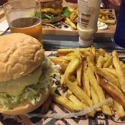 La Calle Burger Av. De Las Américas