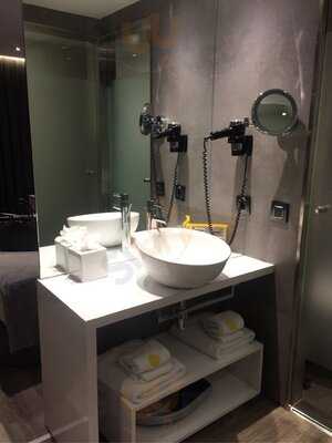 Vueling Bcn By Hc Restaurant