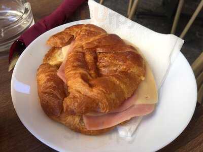 Merced 14 Lounge Bar