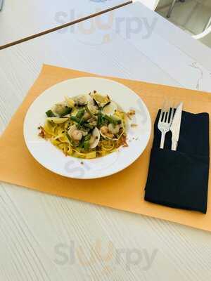 La Retama Cerveceria Restaurant & Bistro