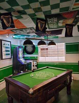 Lewis's Irish Pub