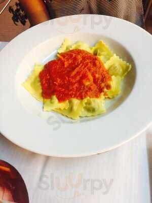 Brandon's & Rose Cerveceria Restaurante