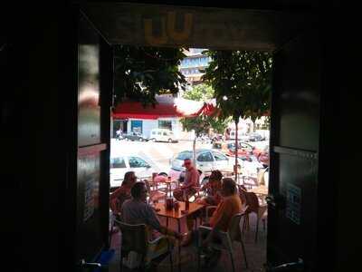 Cafe Bar El Jardin De Los Monos