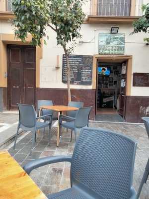 Cafe Bar El Jardin De Los Monos