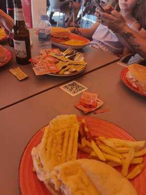 Cafetería La Colina Beach