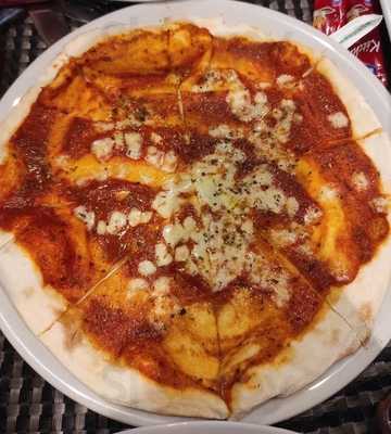 Fenicia Restaurant & Lounge