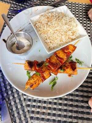 Fenicia Restaurant & Lounge