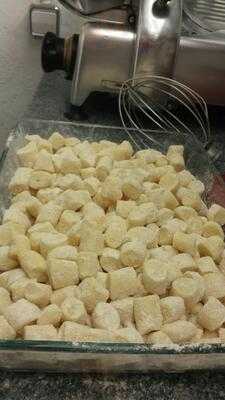 La Pebeta Café Restaurant