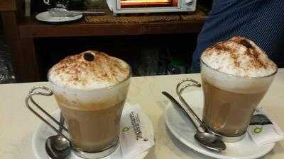 La Pebeta Café Restaurant