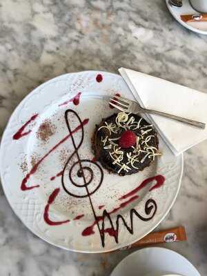 La Mona Patisserie Francaise