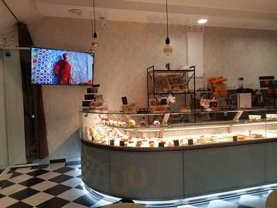 La Mona Patisserie Francaise