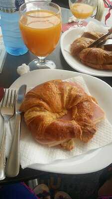 Mediterraneo Playa Cafe & Bar