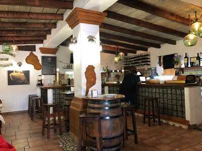 La Tajá Bar Restaurante - Photo 8