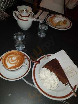 Sacher Café