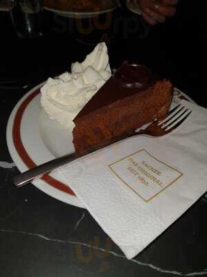 Sacher Café
