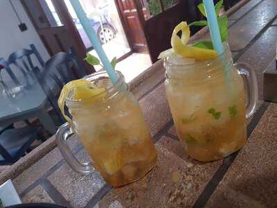 Bar Cafetería  La Chana