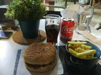 Aguamiel Burgers & Drinks