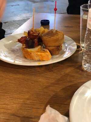 El Patàn Del Poble Sec