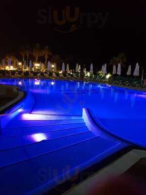 Hotel Tropicana & Beach Club