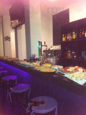 Lvna Night & Restaurant