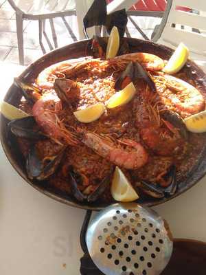 Bar-restsurante Canoe