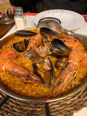 Bar-restsurante Canoe