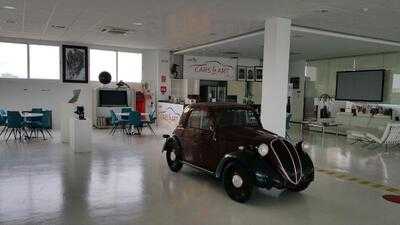 Cars & Art Cafe