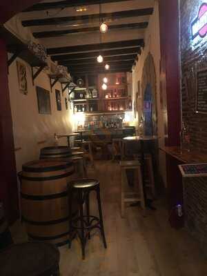 La Bodega Del Milanes Winebar&charcuteria