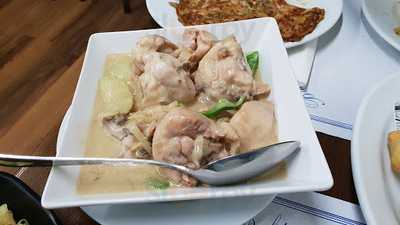 Los Hermanos Cocina Filipina