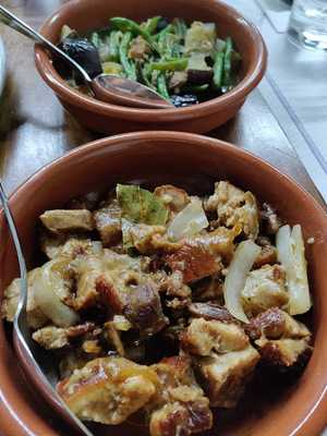 Los Hermanos Cocina Filipina